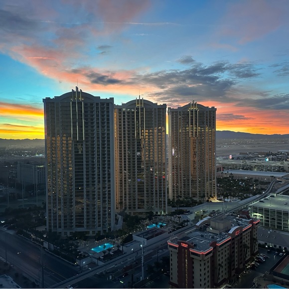 Meet your Posher, Wndy - Picture 3 of 3